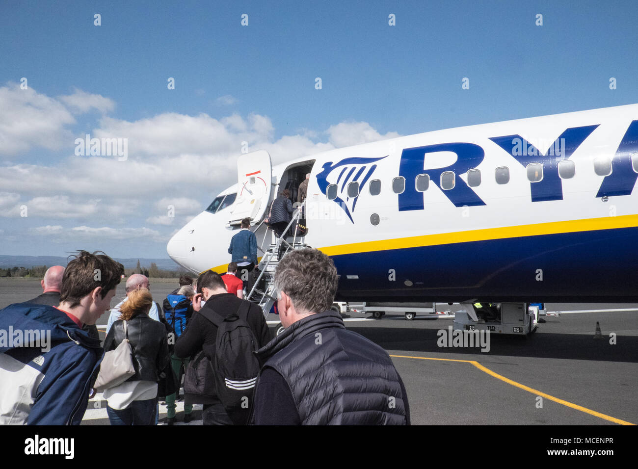 Free,parking,for,15,minutes,kiss and fly,quick,passenger,pick up,at,  Carcassonne,Airport,Aude,region,South,of,France,French,Europe,European  Stock Photo - Alamy