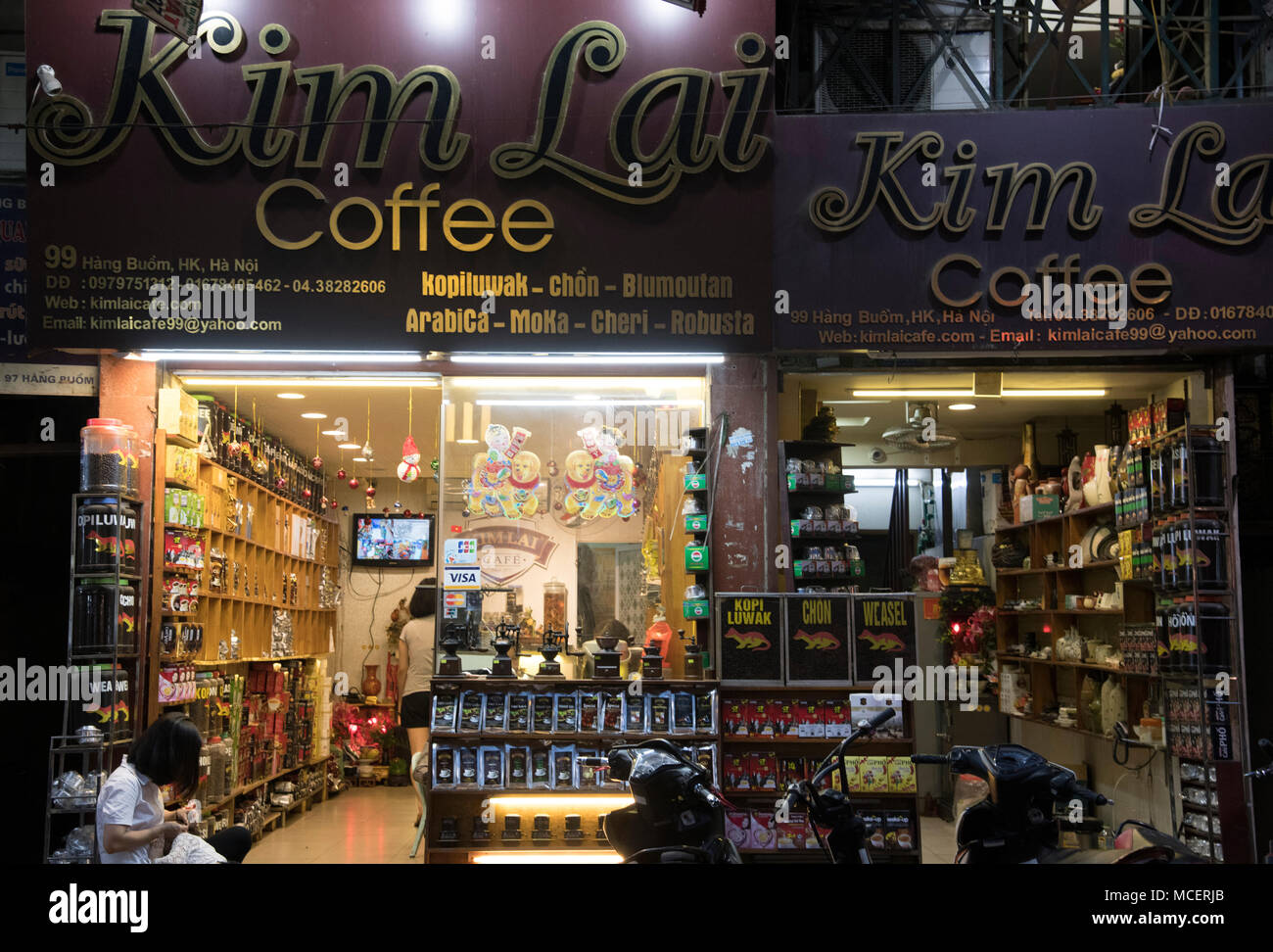 A shop selling coffee beans and coffee grinders in the Old Quarter