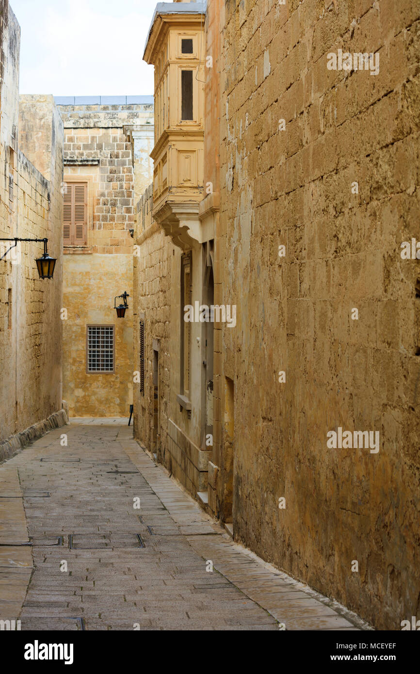 mdina-malta-island-old-medieval-city-narrow-streets-houses-sandstone