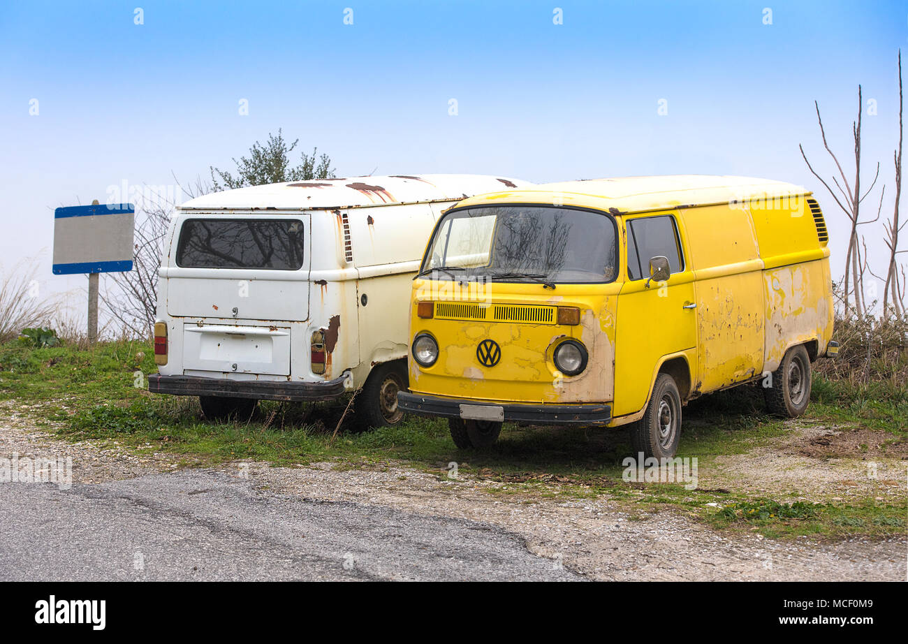 Pelion mountain, Greece, VOLOS - JANUARY 23-2018: Two old and grunge  Volkswagen Beetle vintage van cars parked side by side on a mountain road  Stock Photo - Alamy