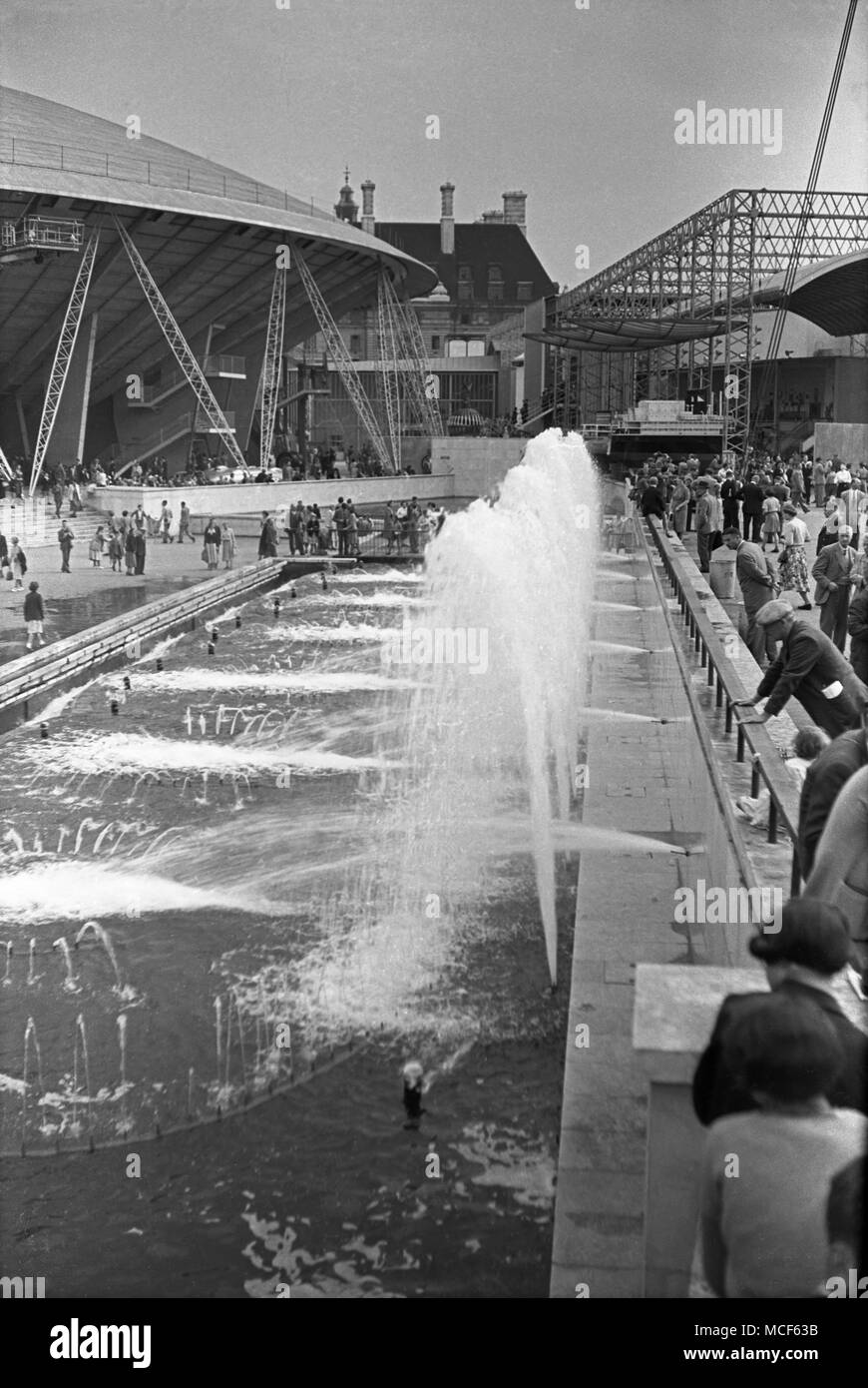 Large pool with multiple fountains, Festival of Britain, London, 1951 Stock Photo