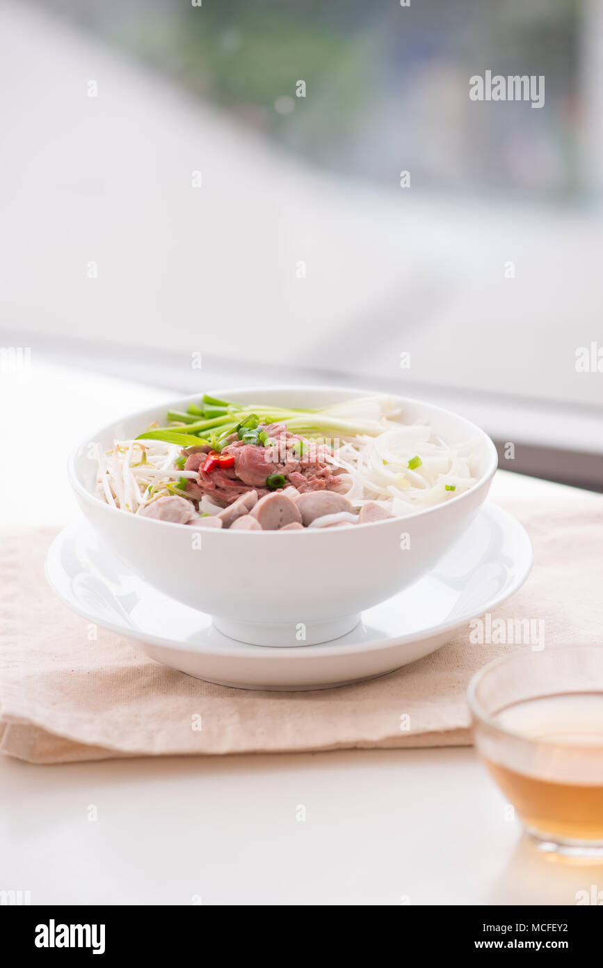 A bowl of traditional Vietnamese Pho noodle Stock Photo - Alamy