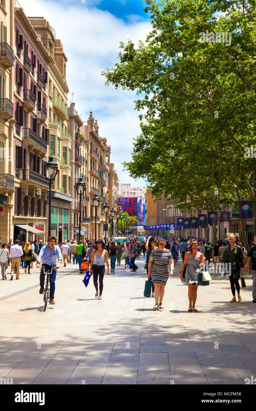People walking down one of the busy shopping streets in Barcelona on a hot day, Avinguda del Portal de l'àngel, Barcelona, Spain Stock Photo