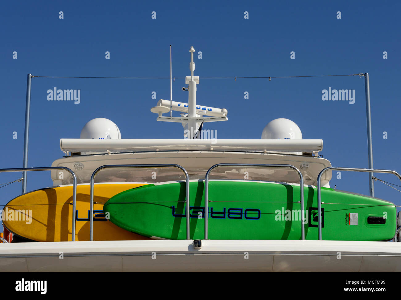 YACHTS AND SUPER YACHTS ANTENNA MAST SATELLITES DOMES BOATS RADARS