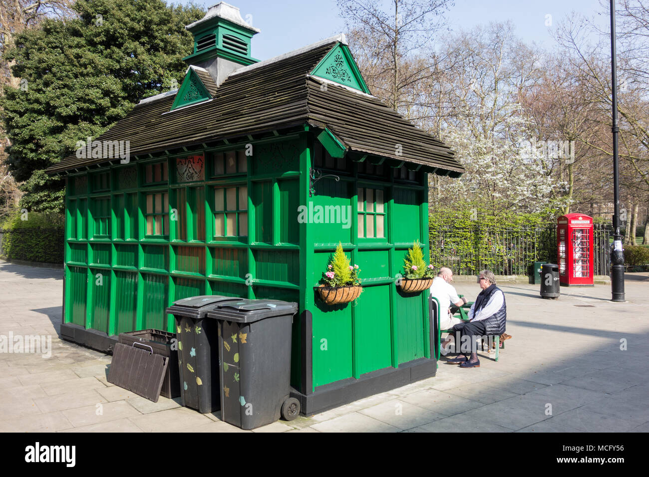 Cabmen's Shelter Russell Square, Bloomsbury, London WC1, UK Stock Photo