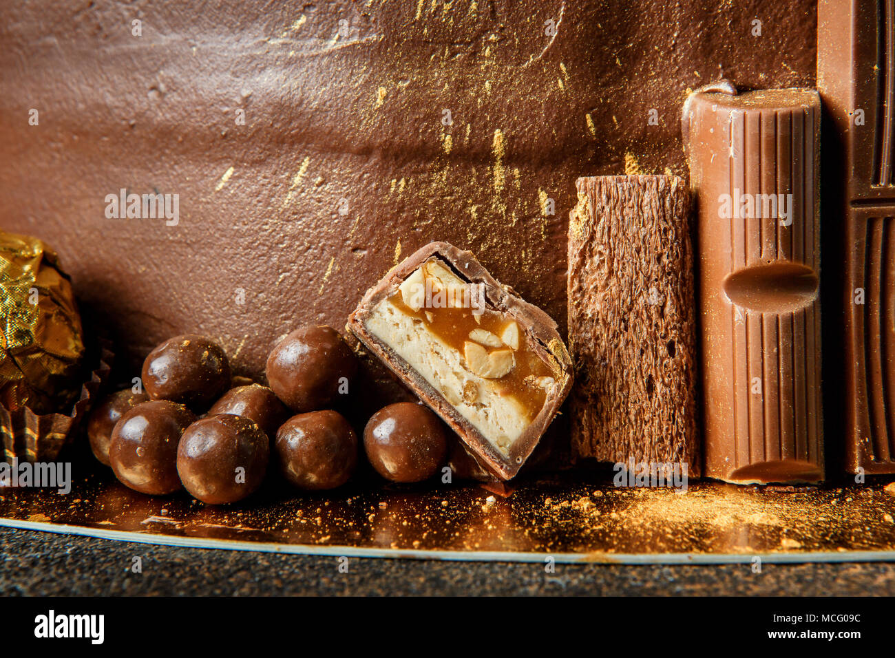 Whole frosted chocolate layer cake hi-res stock photography and images ...