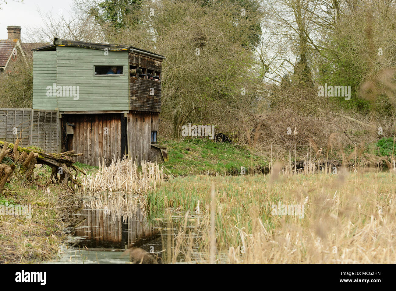 Kingfisher Hide with wildlife photographer's lenses in Rye Meads RSPB nature reserve, Hoddesdon, England Stock Photo
