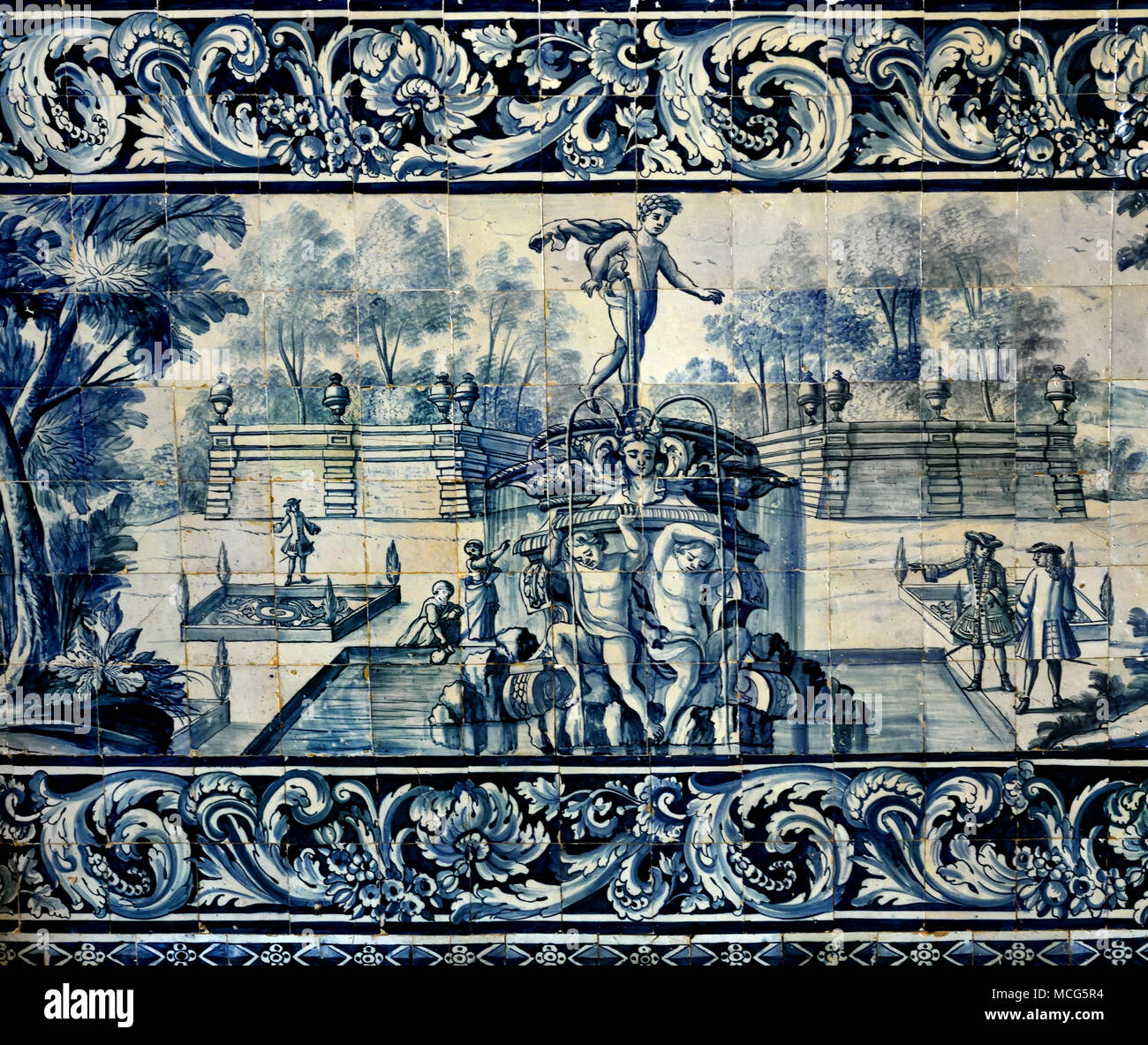 Azulejo Português Nas Escadas Da Catedral Foto de Stock - Imagem de  arquitetura, santo: 18767698