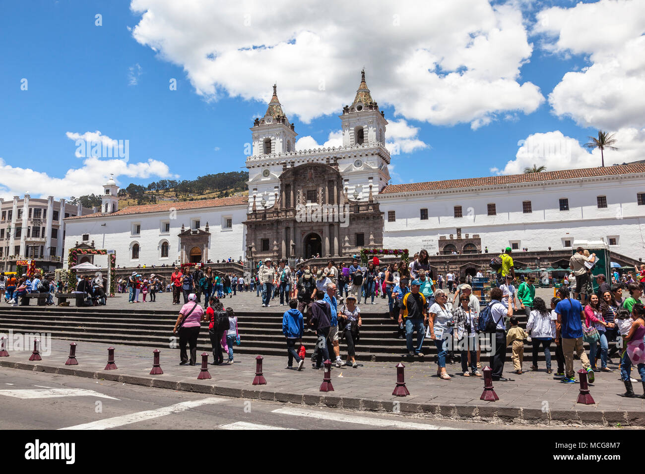 QUITO, ECUADOR, October 4, 2014, Tens of tourists visit the Plaza de San Francisco to visit the exhibition of Agriflor 2014 in which 20,000 flowers of Stock Photo