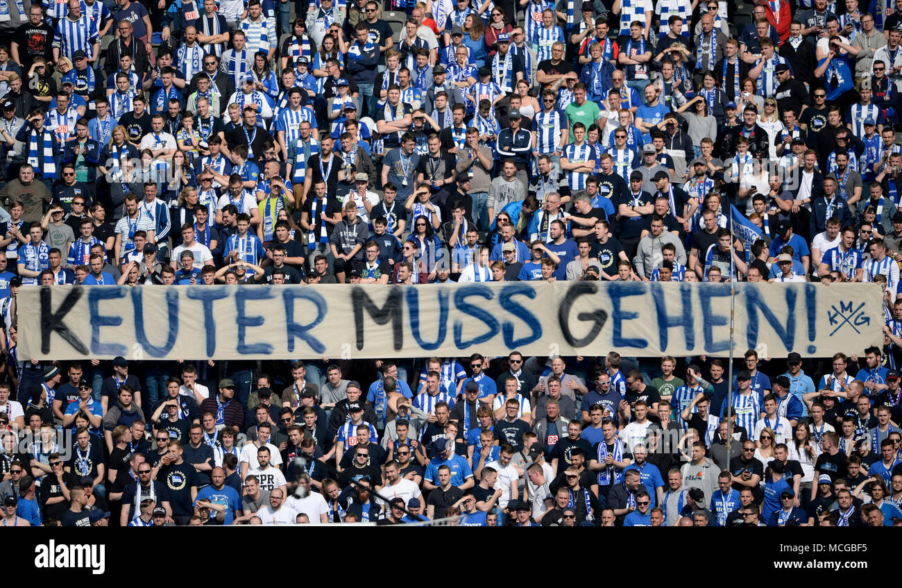 Berlin, Deutschland. 14th Apr, 2018. Hertha fans with banner "Keuter must go", resentment, protest, football 1st Bundesliga, 30th matchday, Hertha BSC Berlin (B) - FC Cologne (K) 2: 1, on 14.04.2018 in Berlin/Germany. | usage worldwide Credit: dpa/Alamy Live News Stock Photo