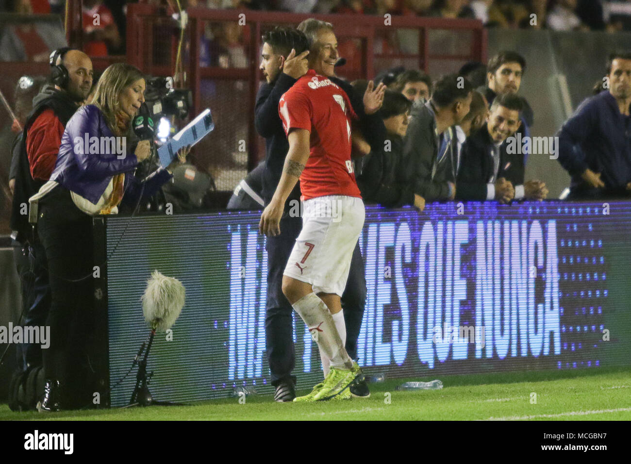 BUENOS AIRES, 15.04.2018: Martin Benitez and his coach Ariel Holan during the match for Superliga Argentina between Independiente and Boca Jrs on Libertadores de América Stadium, Argentina. (Photo: Néstor J. Beremblum / Alamy News) Stock Photo