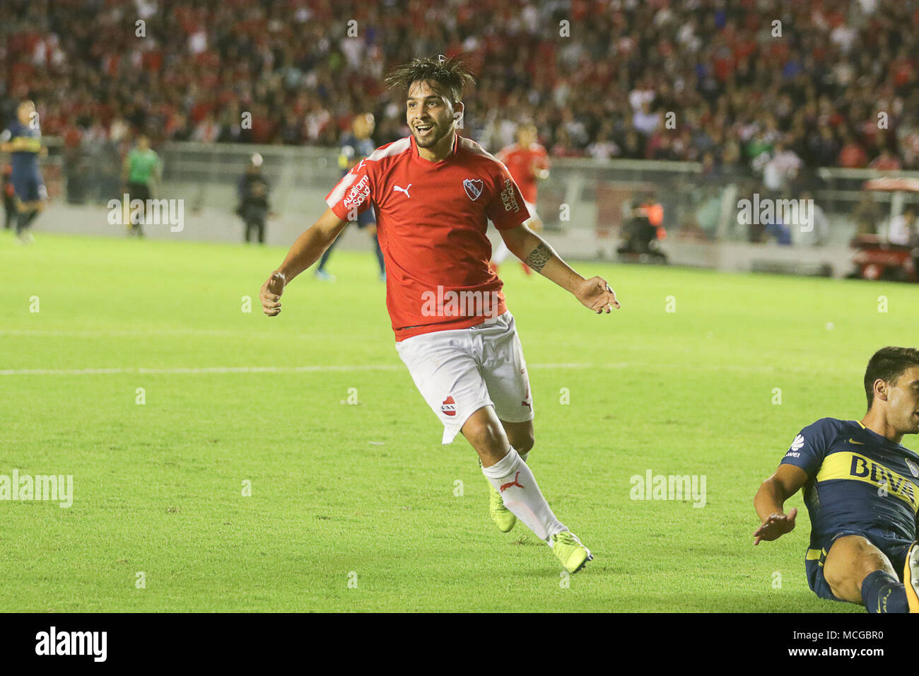 BUENOS AIRES, 15.04.2018: Martin Benitez of Independiente scores during the match for Superliga Argentina between Independiente and Boca Jrs on Libertadores de América Stadium, Argentina. (Photo: Néstor J. Beremblum / Alamy News) Stock Photo