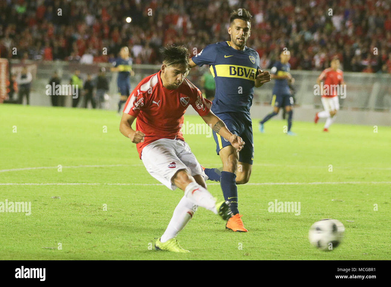 BUENOS AIRES, 15.04.2018: Martin Benitez of Independiente scores during the match for Superliga Argentina between Independiente and Boca Jrs on Libertadores de América Stadium, Argentina. (Photo: Néstor J. Beremblum / Alamy News) Stock Photo