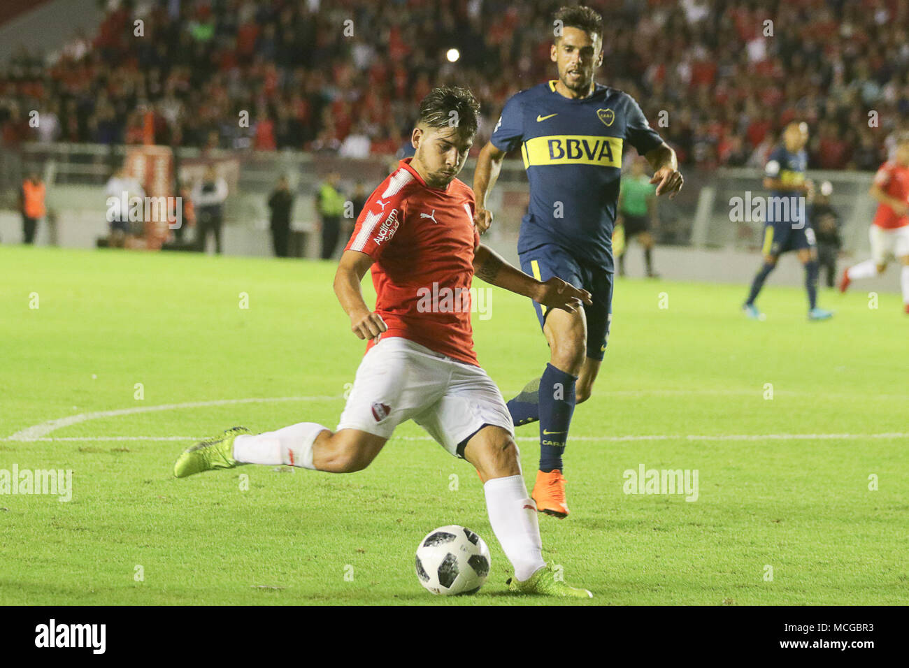 BUENOS AIRES, 15.04.2018: Martin Benitez of Independiente scores during the match for Superliga Argentina between Independiente and Boca Jrs on Libertadores de América Stadium, Argentina. (Photo: Néstor J. Beremblum / Alamy News) Stock Photo