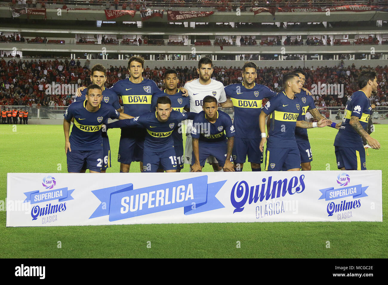 BUENOS AIRES, 15.04.2018: Team of Boca Juniors before the match for Superliga Argentina between Independiente and Boca Jrs on Libertadores de América Stadium, Argentina. (Photo: Néstor J. Beremblum / Alamy News) Stock Photo