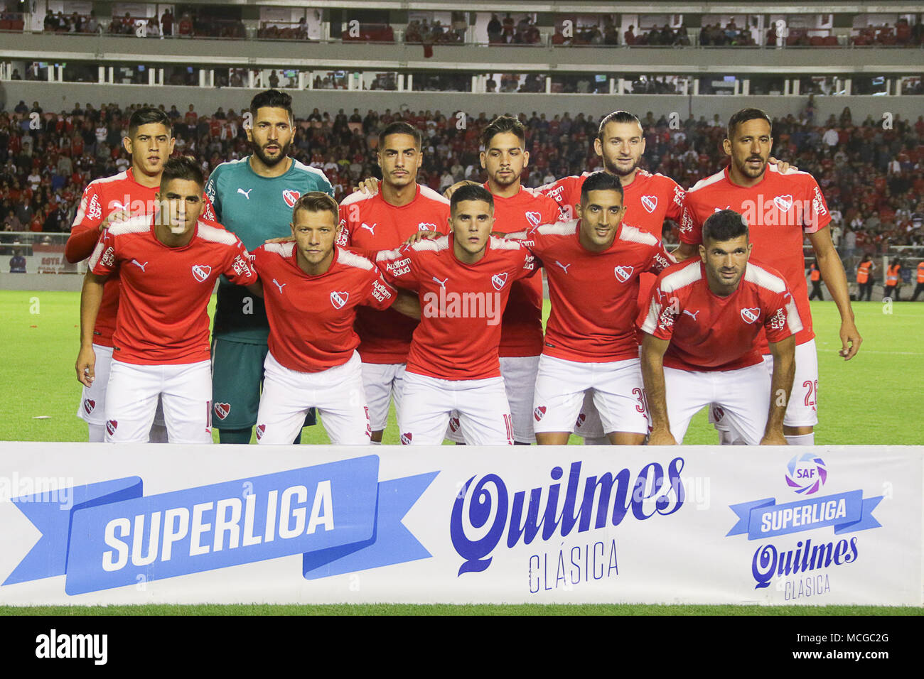 BUENOS AIRES, 15.04.2018: Team of Independiente before match for Superliga Argentina between Independiente and Boca Jrs on Libertadores de América Stadium, Argentina. (Photo: Néstor J. Beremblum / Alamy News) Stock Photo