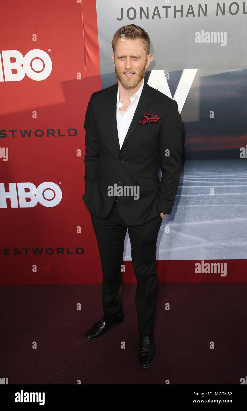 Jackson Browne Neil Young Nash GP シャツ Photos and Pictures - Jackson Brown arriving at the