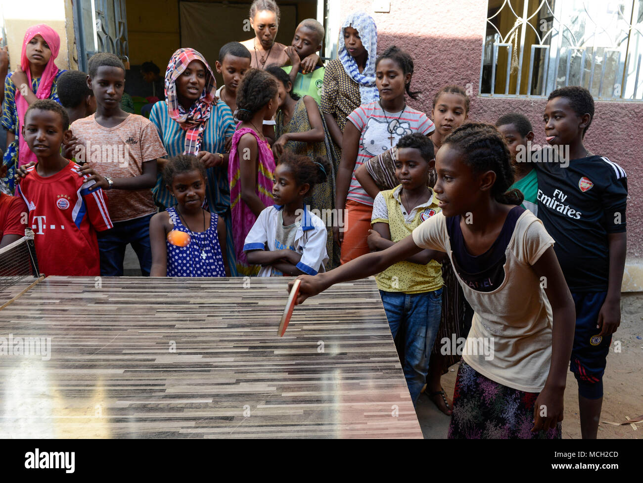 ETHIOPIA , Dire Dawa, children play table tennis / AETHIOPIEN, Dire