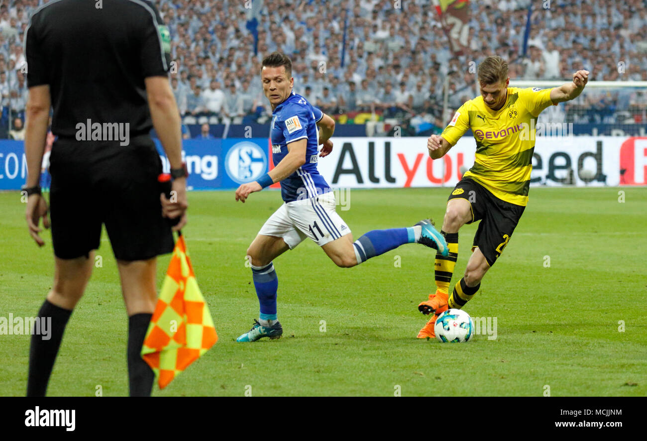 sports, football, Bundesliga, 2017/2018, FC Schalke 04 vs BVB Borussia Dortmund 2:0, Veltins Arena Gelsenkirchen, scene of the match, Yevhen Konoplyanka (S04) left and Lukasz Piszczek (BVB) Stock Photo