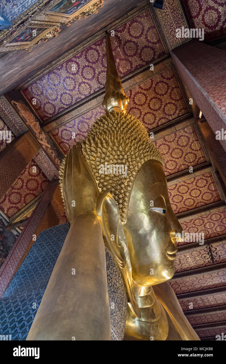 Lying Buddha, gold-plated statue, Wat Pho, Bangkok, Thailand Stock Photo