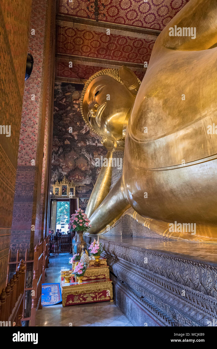 Lying Buddha, gold-plated statue, Wat Pho, Bangkok, Thailand Stock Photo