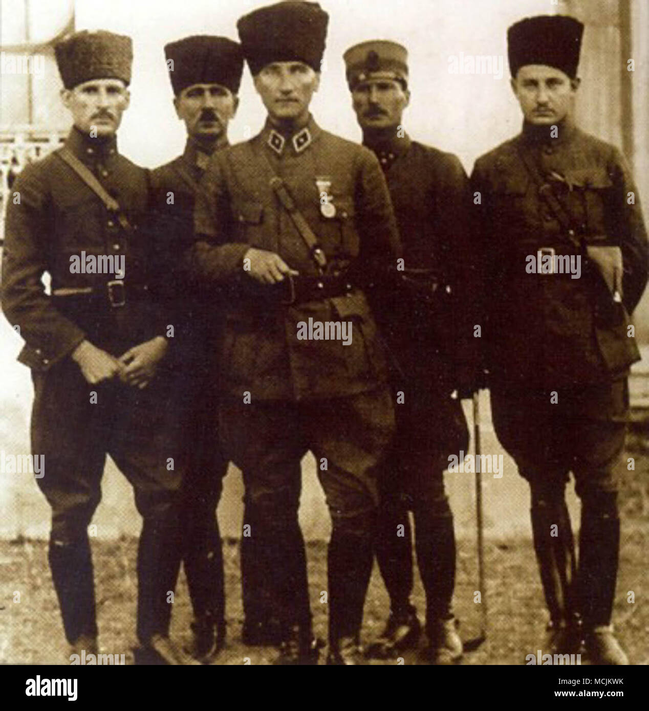 Mustafa Kemal Atatürk (middle) in İzmit, June 1922 Stock Photo
