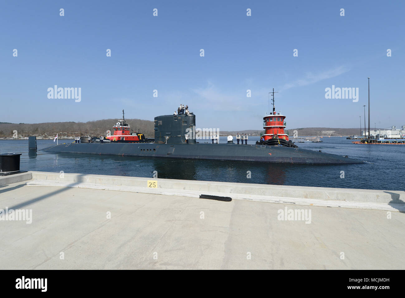 180414-N-LW591-053 GROTON, Conn. (April 14, 2018) The Royal Navy, hunter killer submarine, HMS Trenchant (S-91), approaches the pier at Naval Submarine Base, New London on Saturday, April 14, 2018, for a port visit. Before arriving at Naval Submarine Base, New London the British submarine took part in Ice Exercise 18 (ICEX 2018) along with two U.S. submarines, Los Angeles Class, fast-attack submarine, USS Hartford (SSN-768) and Seawolf Class, fast-attack submarine, USS Connecticut (SSN-22). (U.S. Navy photo by Mass Communication Specialist First Class Steven Hoskins/Released) Stock Photo