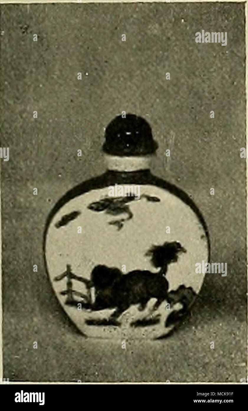 . PORCELAIN SNUFF BOTTLE Stock Photo Alamy