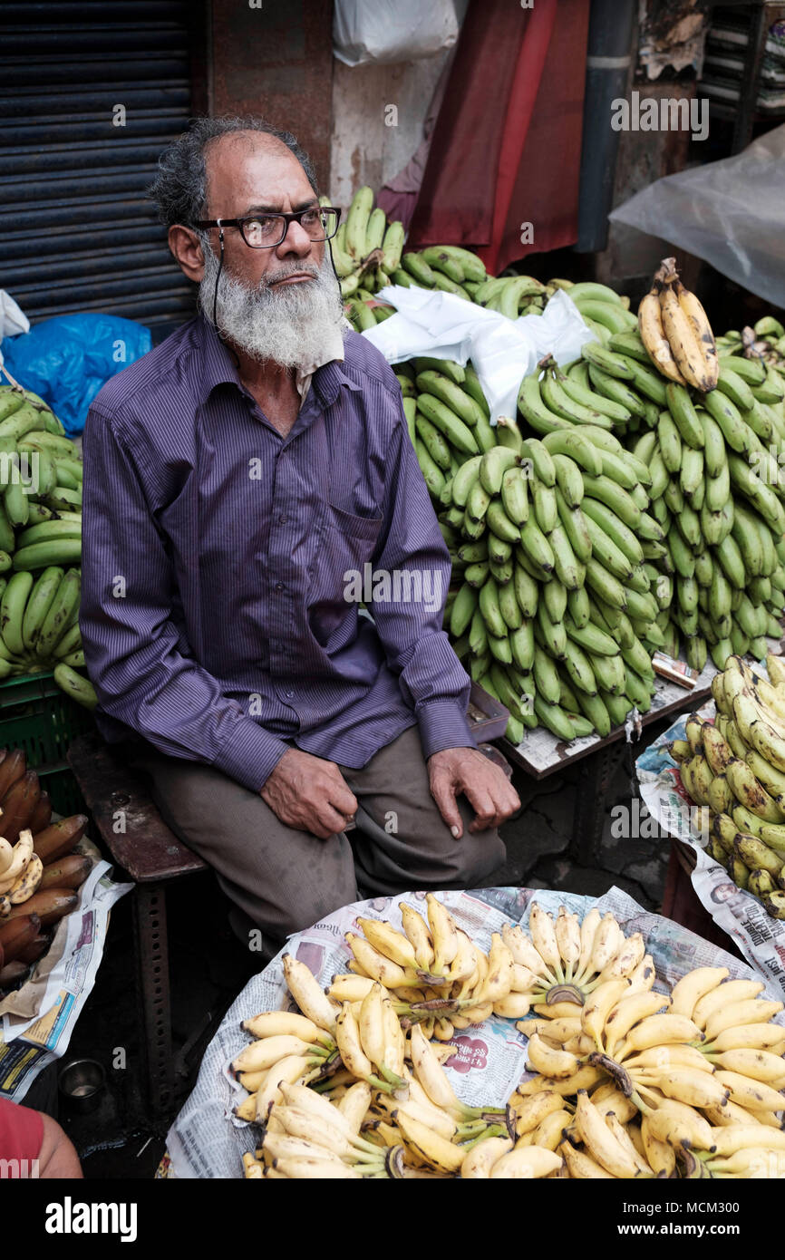 Vendors at the Grant Road vegetable market in inner city Mumbai Stock Photo
