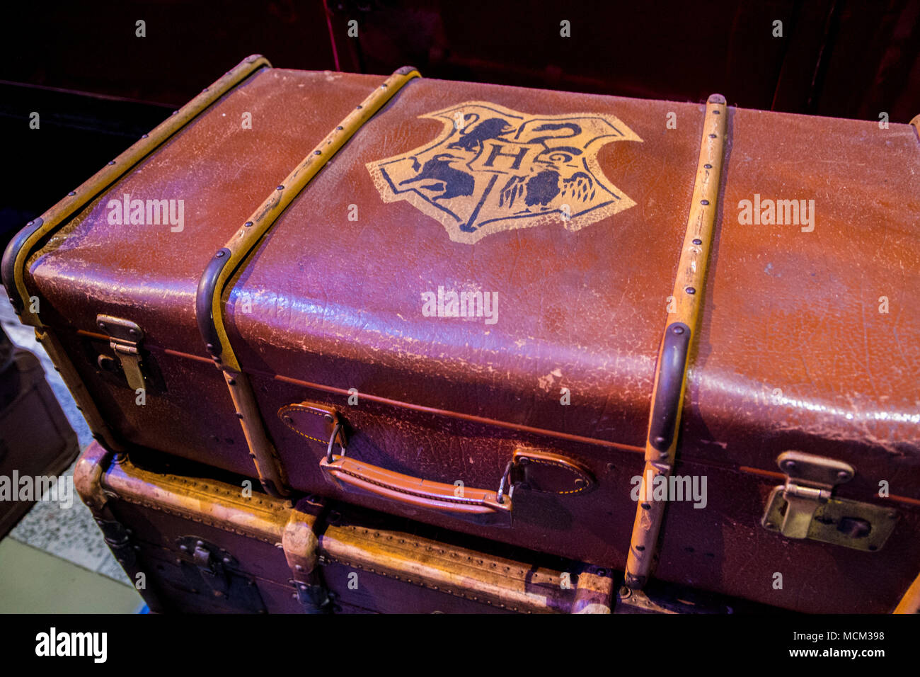 Harry potter hogwarts suitcase hi-res stock photography and images - Alamy