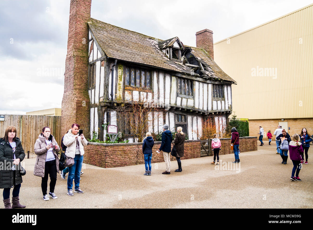 Flying Letters, house Harry Potter Studios, the Making of Harry Potter