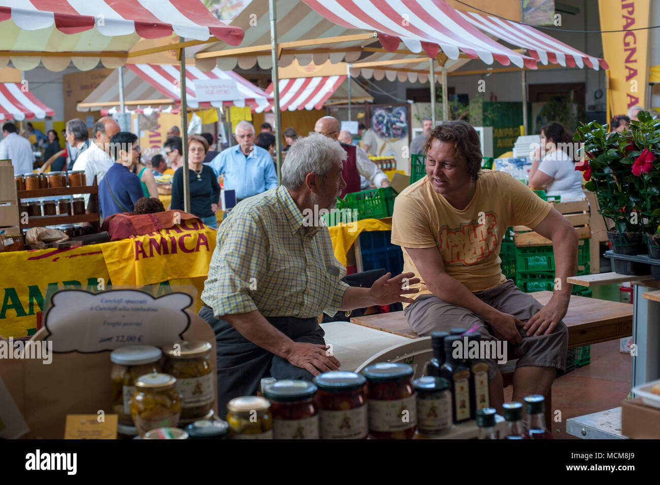 Elderly shopping countryside hi-res stock photography and images - Alamy