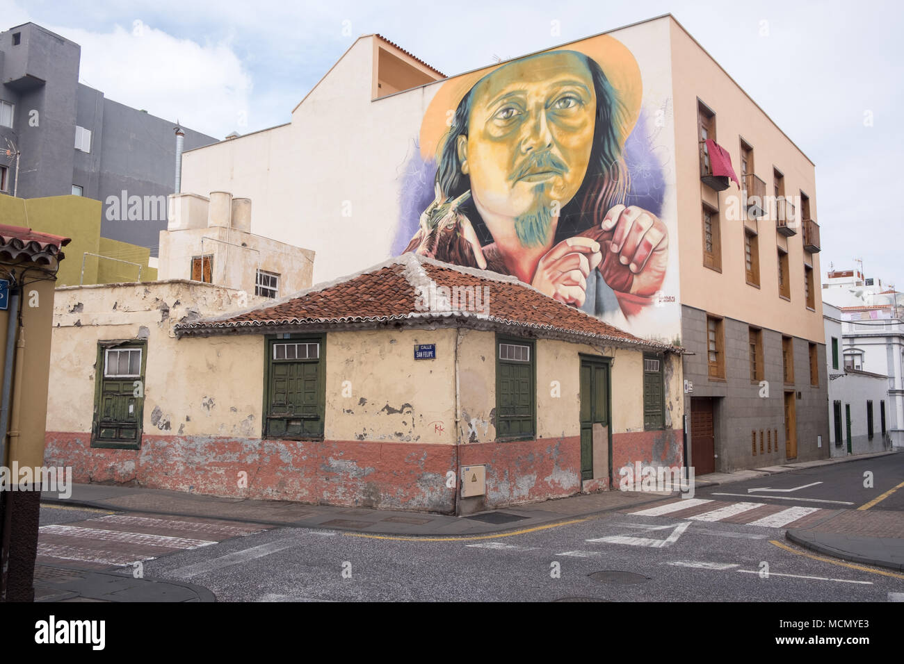 Puerto de la Cruz, Tenerife, Canary Islands;  a mural Ritual, by Matias Mata, on the outside of a house in the back streets of the town. Stock Photo