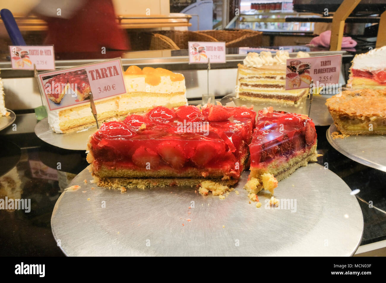 Patisserie Display High Resolution Stock Photography And Images Alamy