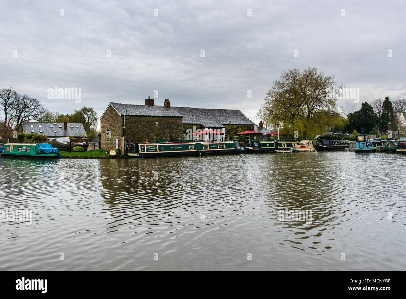 Garstang, Lancashire. 17th April 2018. UK Weather: news. A wet and overcast day at the Lancashire canal in Garstang. The canal is 41 miles long and is level throughout offering the longest stretch of lock free cruising in the country. Credit: gary telford/Alamy Live News Stock Photo
