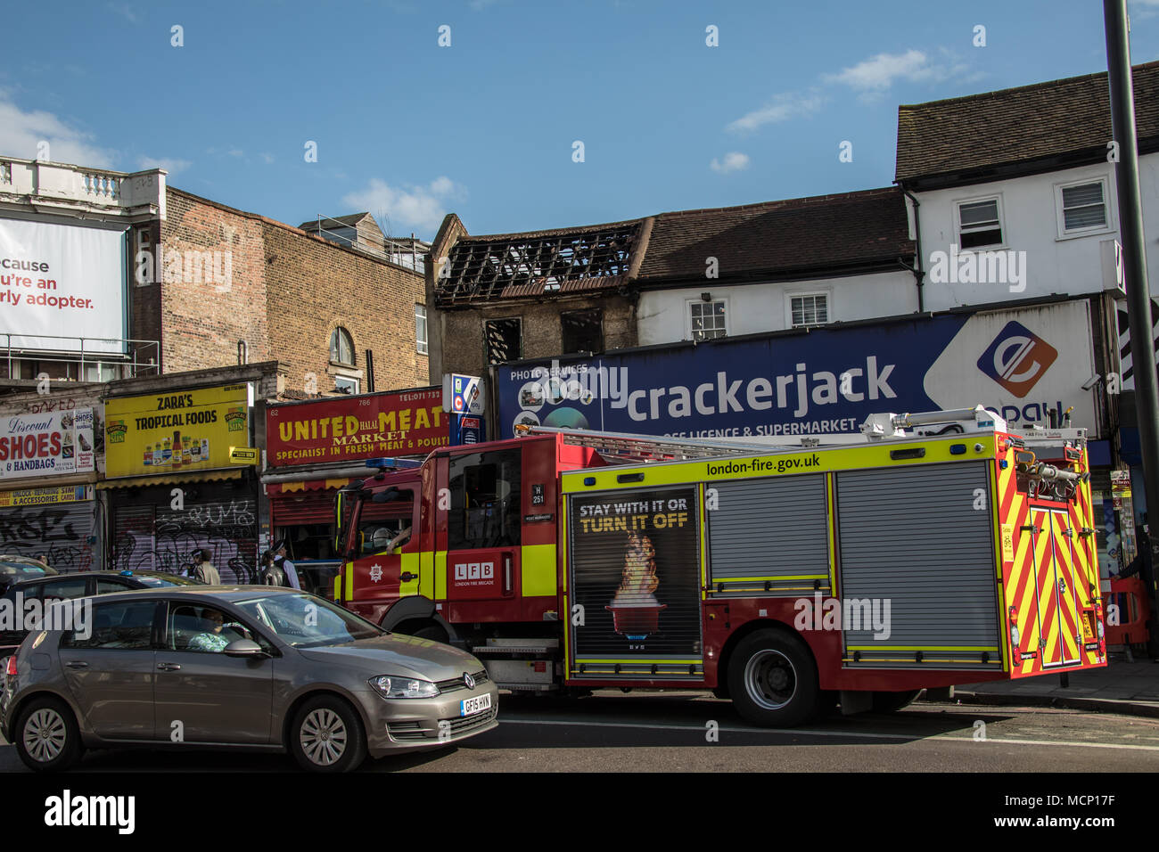 Lfb fire engine scene house hi-res stock photography and images - Alamy
