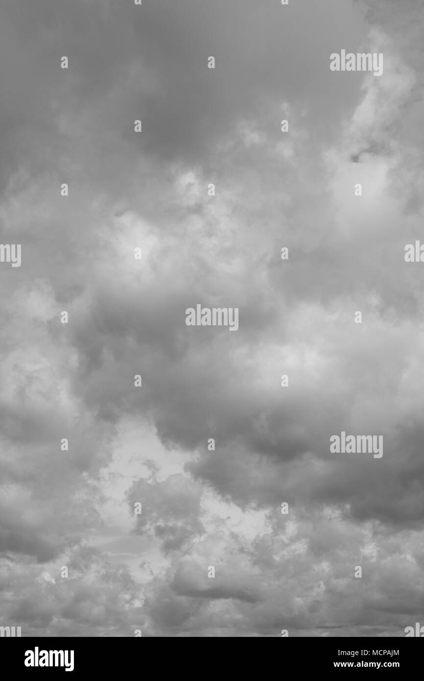 Gray overcast sky hires stock photography and images Alamy