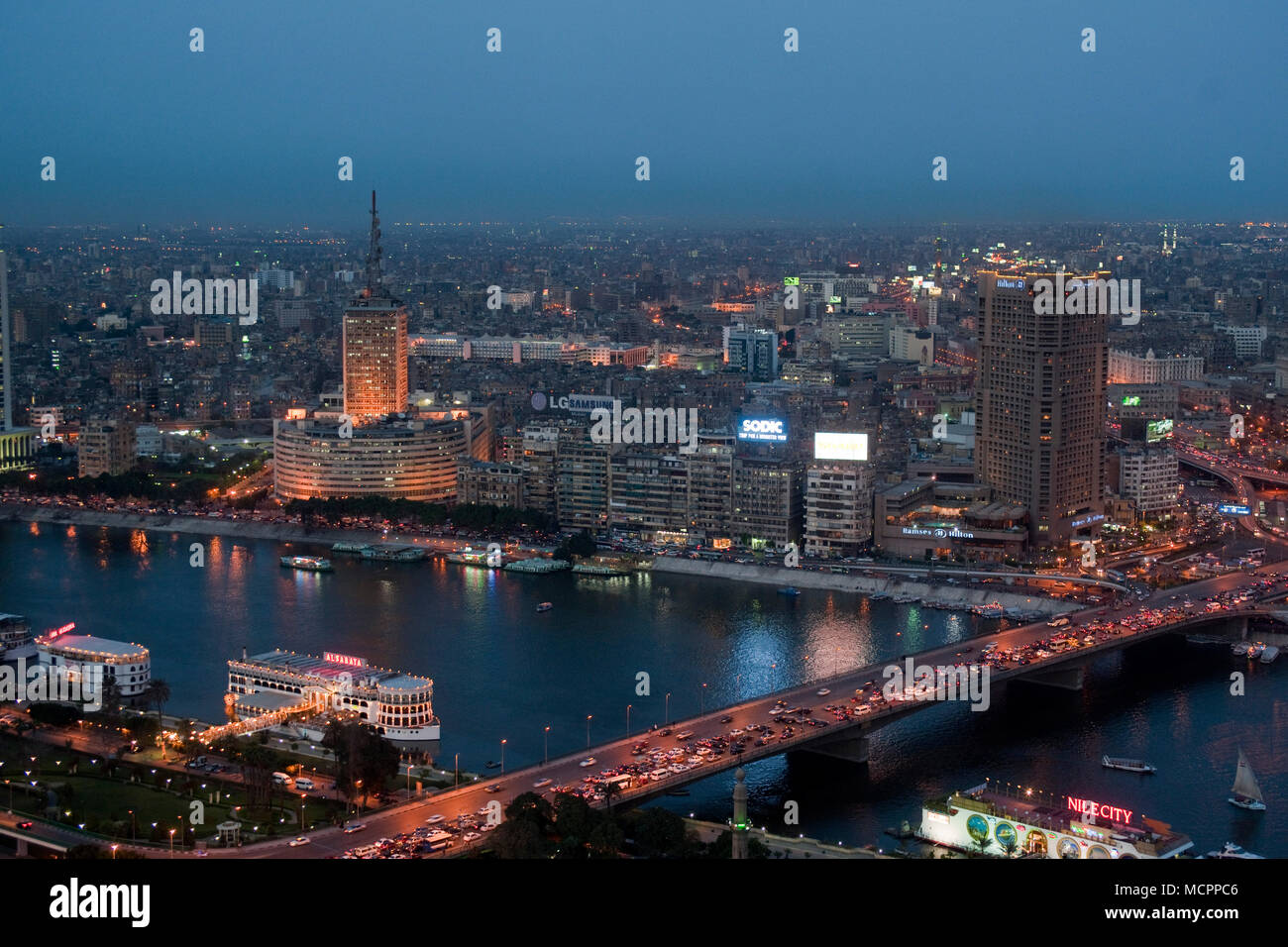 Aegypten, Kairo, 6. October Hochbr¸cke, Blick vom Cairo Tower Stock ...