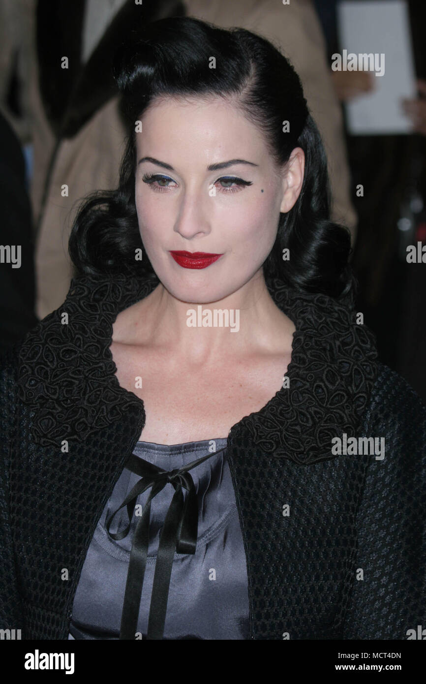 Dita Von Teese 2006 Marc Jacobs Fashion Show At The Armory Photo By John Barrett Photolink Net Stock Photo Alamy