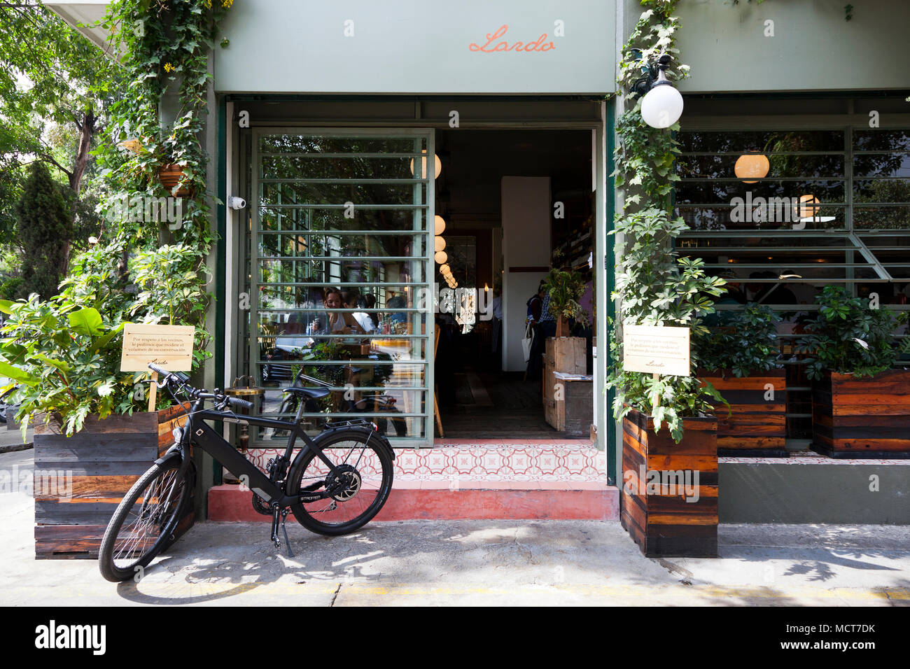 Exterior of Lardo Lardo, Mexico City Stock Photo Alamy