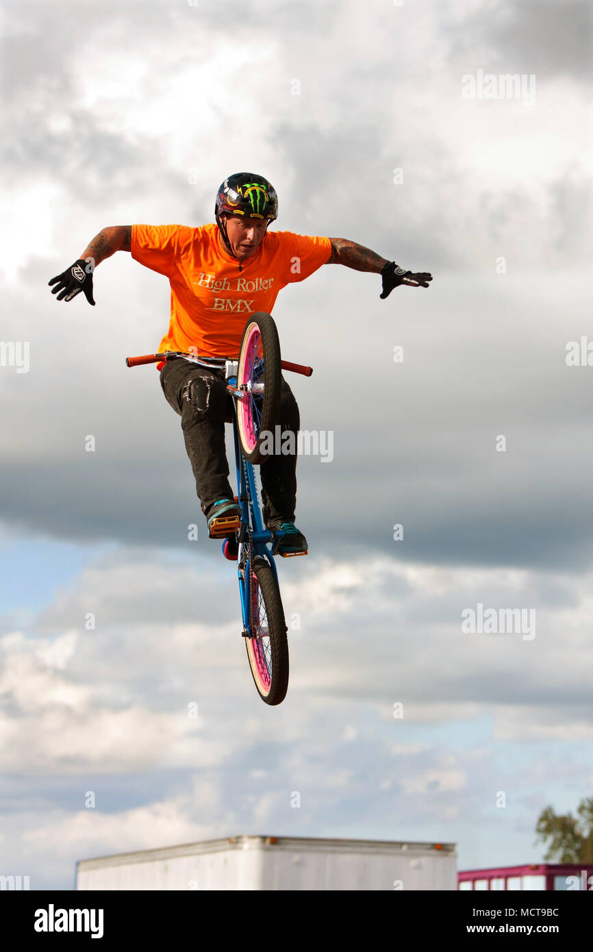 A young man with the High Roller BMX club takes his hands off the  handlebars while performing a midair BMX stunt on September 27, 2014 in  Hampton, GA Stock Photo - Alamy