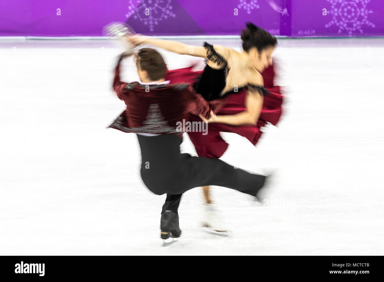 Motion blur action of Sara Hurtado/Kirill Khaliavin (ESP) in the Figure
