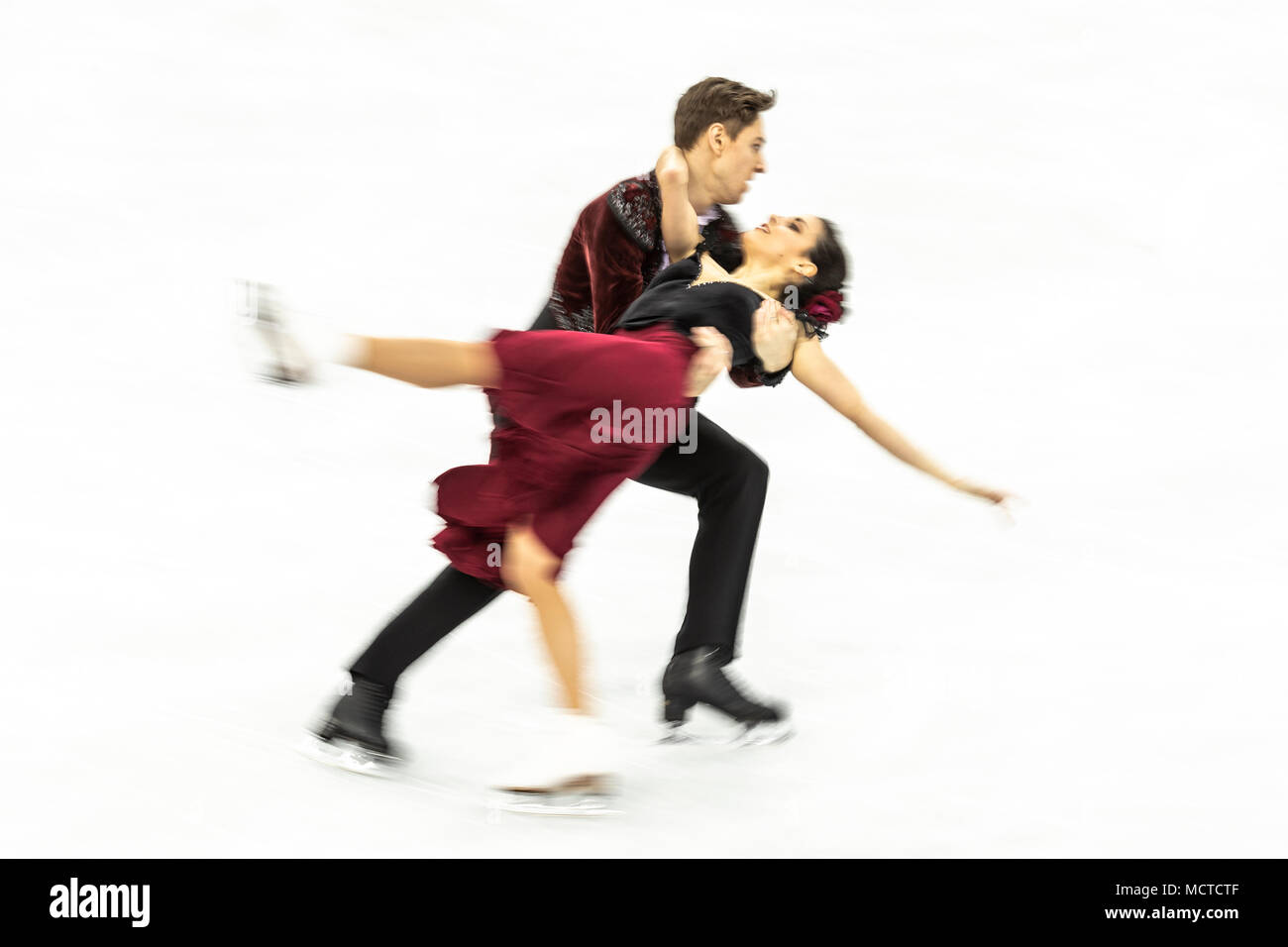 Motion blur action of Sara Hurtado/Kirill Khaliavin (ESP) in the Figure