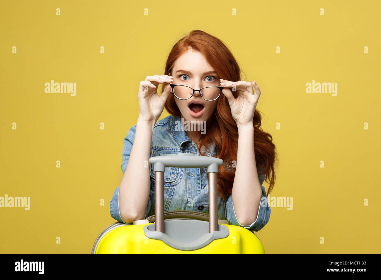 Travel and Lifestyle Concept: Portrait of a shocked girl in denim dress ...