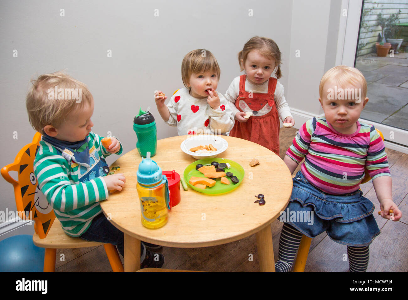 Children sharing snack fruit hi-res stock photography and images - Alamy