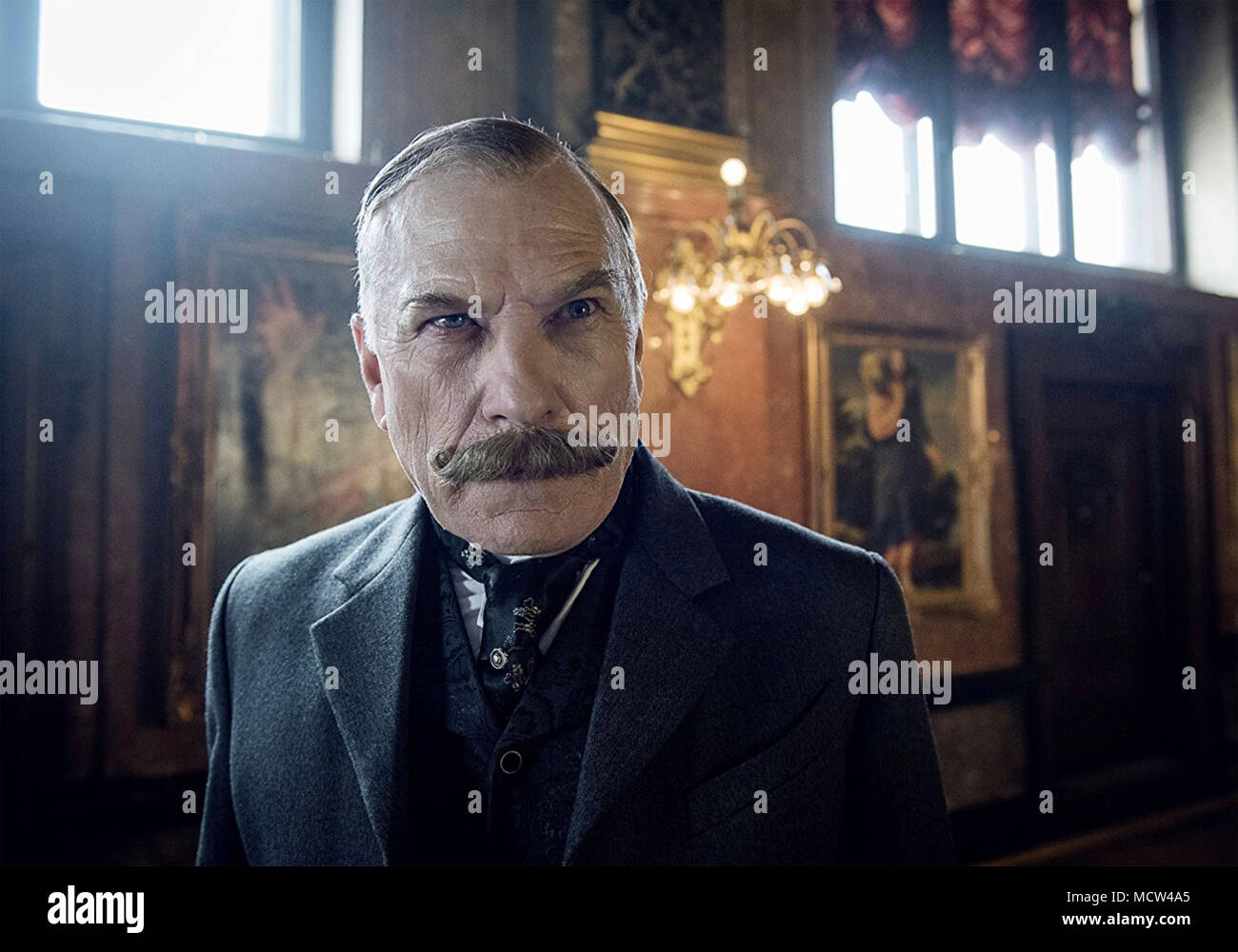 THE ALIENIST 2018 Paramount TV production with Ted Levine Stock Photo