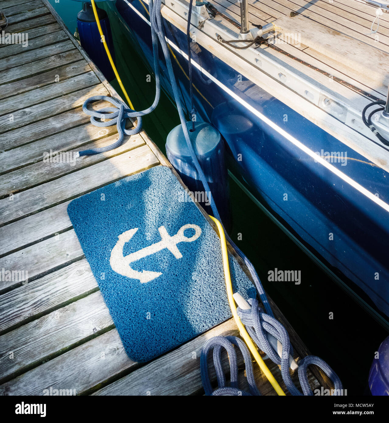 Ship anchor image hi-res stock photography and images - Alamy