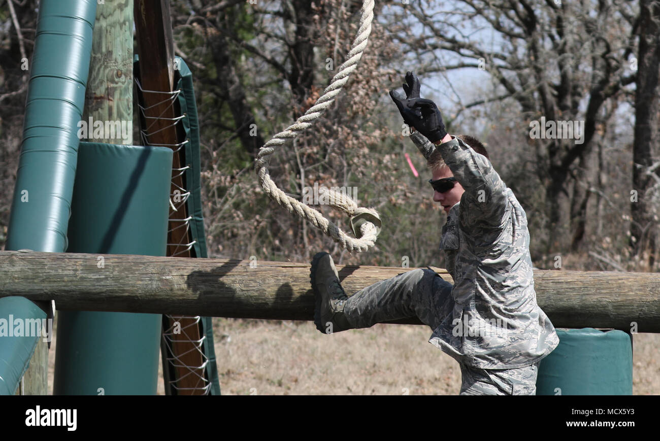 Air Force Airman 1st Class dismounts the Swing-Stop-Jump on the obstacle course during the Best Warrior Competition on March 1, 2018 at Camp Swift near Bastrop, Texas. The annual competition hosted service members from Texas, Chile and the Czech Republic. (U.S. Army National Guard photo by Spc. Jason Archer) Stock Photo