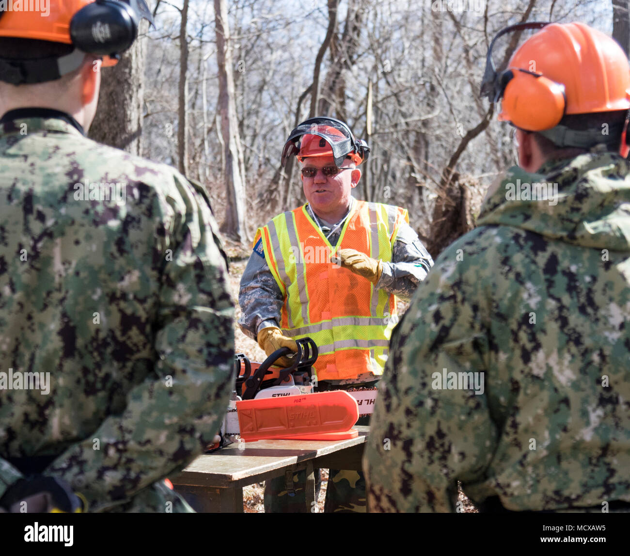 1st Sgt. Robert Rathbun, a member of the New York Guard's 102nd Engineers, delivers a block of instruction on chainsaw operation and safety on Camp Smith Training Site, Cortlandt Manor, N.Y., Mar. 6, 2018 to memberes of the New York Military Forces called in to conduct debris clearance missions following a snowstorm on March 2. The New York Guard is the state's volunteer response force. Two hundred members of the New York Army and Air National Guard, and New York Naval Militia,  and N.Y. Guard have been activated following last Friday’s nor’easter to local emergency services with debris cleara Stock Photo