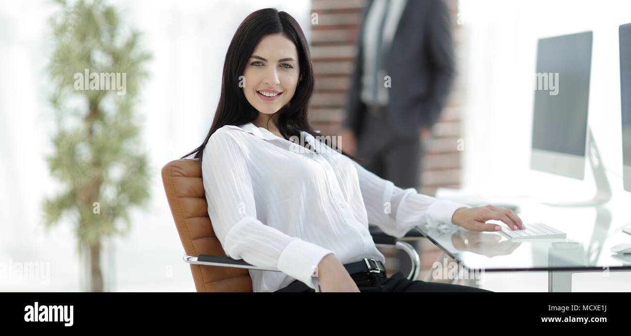 successful young business woman sitting at workplace Stock Photo - Alamy